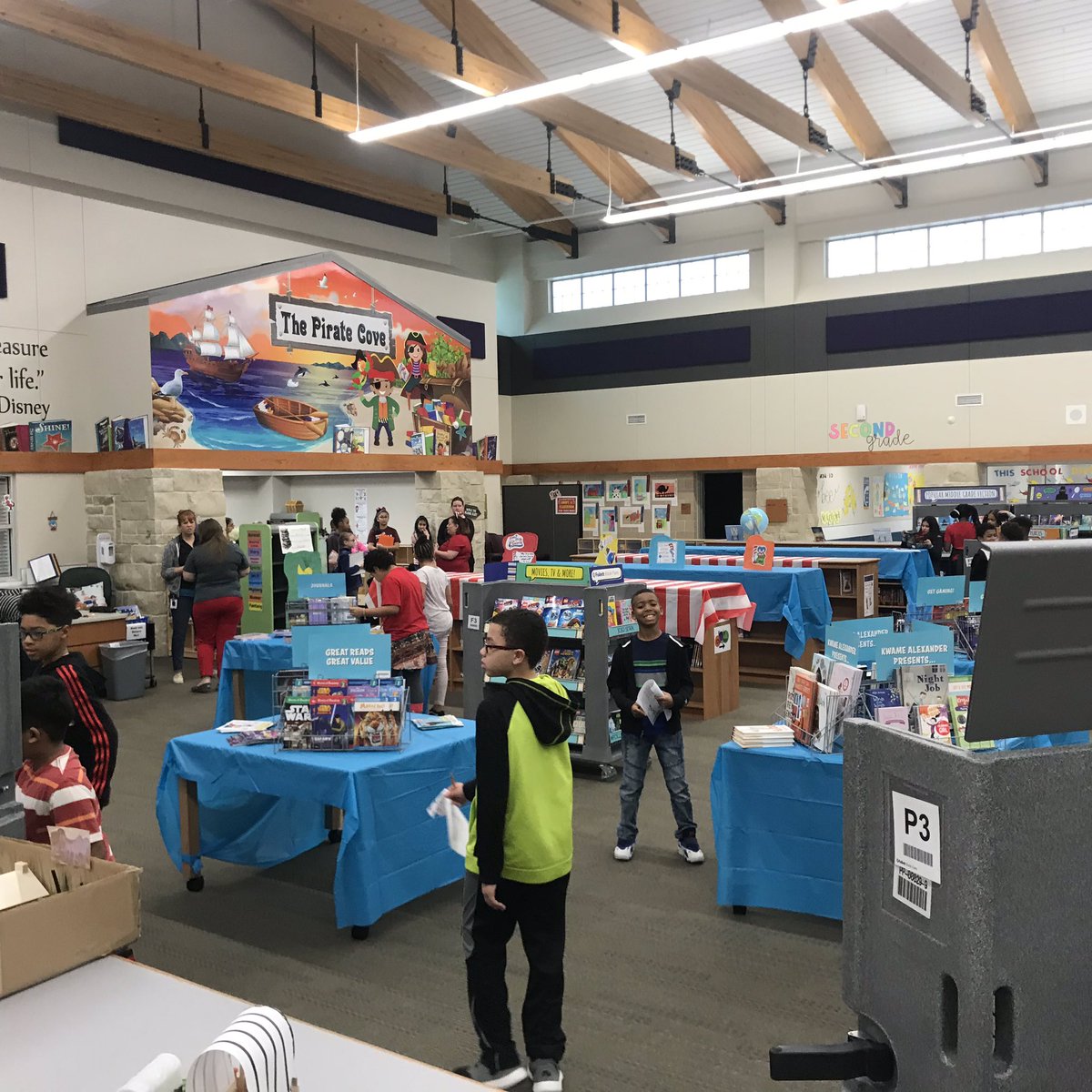 combs281's tweet image. It was such a pleasure reading “Extra Yarn” with students at @PomonaElem during their Read Across America event. SPOILER ALERT: We all agree that we don’t like the “Archduke!”