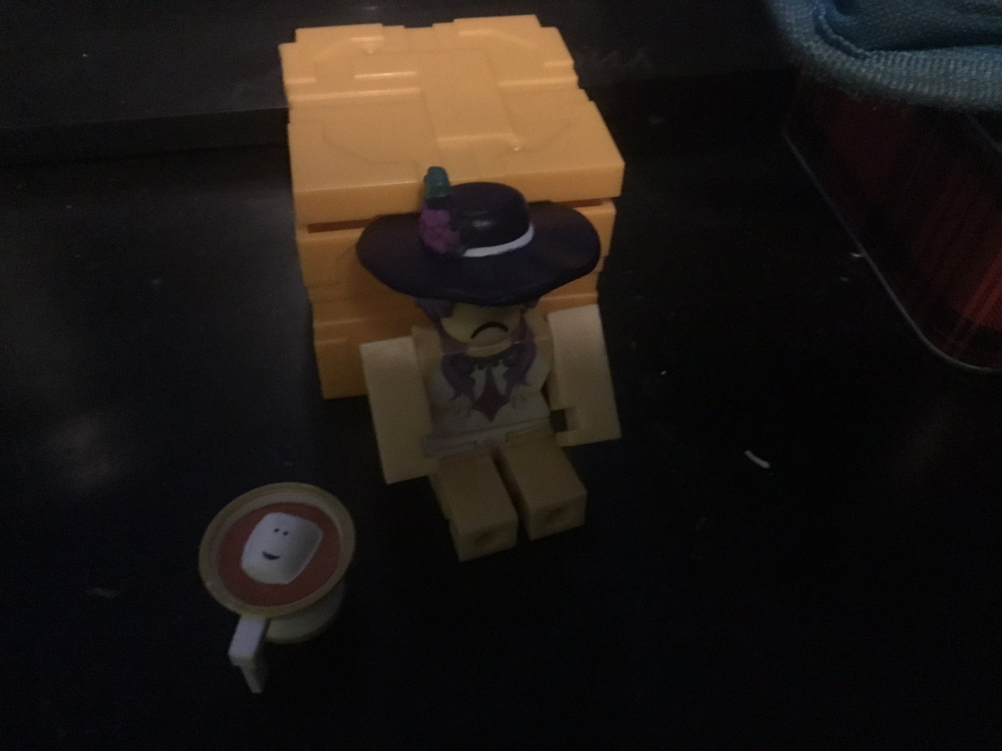Br Onze On Twitter This Is What I Got From A Roblox Toy - roblox titanic socialite