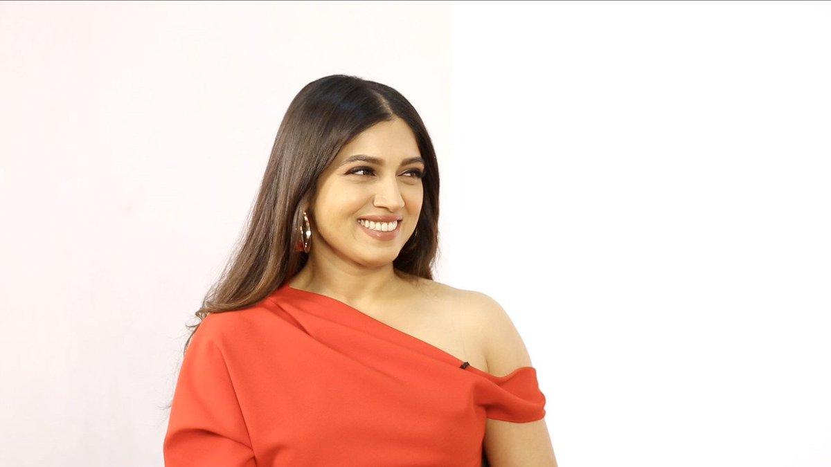 Talented <a href="/bhumipednekar/">bhumi pednekar</a> in an exclusive with <a href="/iFaridoon/">Faridoon Shahryar</a> spoke about the experience of working with Abhishek Chaubey in #Sonchiriya,why it's important to emit positive energies while working on a movie set,why powerful women characters are important for her n more

#TalkingFilms