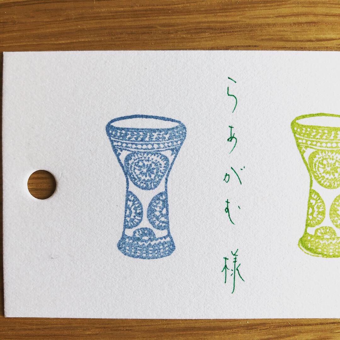 8tocak8's tweet photo. 【ダラブッカ】
世界の楽器Ragam -ラーガム 様向け。
中近東及び北アフリカが起源。
店主響さんのナイスなダラブッカプレイも必見!
https://t.co/4R1PlrqUCZ
#消しゴムはんこ #消しゴムハンコ #eraserstamp #スタンプ #stamp #8tocak
#RAGAM #ラーガム #世界の楽器 #民族楽器
#ダラブッカ #darbuka https://t.co/OBMKdFg2Hs