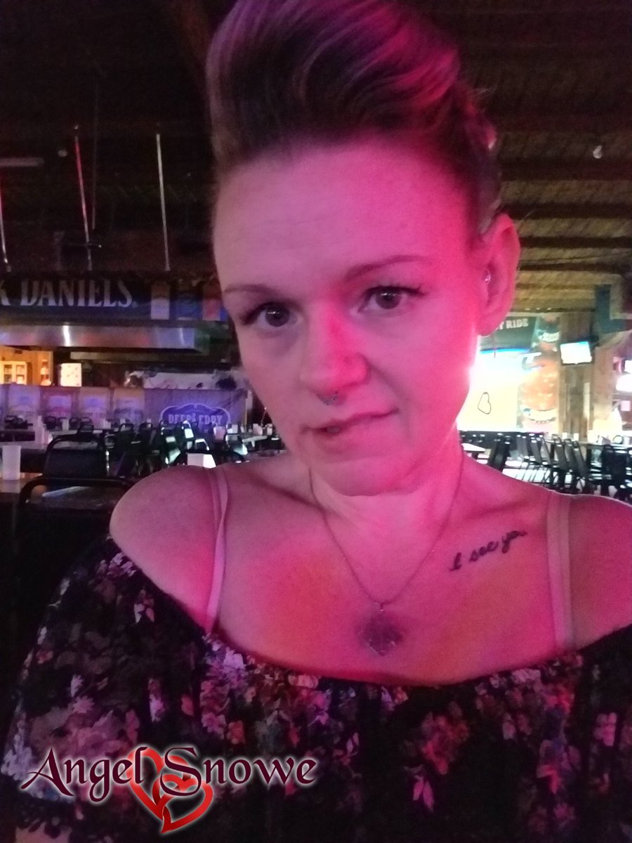Angel_Snowe's tweet photo. This lil country girl needed a break. So it's a night of dancing, shots, & beer. And lil naughty fun later bwahaha! #WhiskeyGirl #BeerNeverBrokeMyHeart #SouthernJunction #CamGirl #NaughtyWife #phonesex #bdsm #NiteFlirt @NiteFlirt @NiteFlirtWorld @FiveStarFlirts @PhoneSexOper8tr https://t.co/jyE2SHrikq