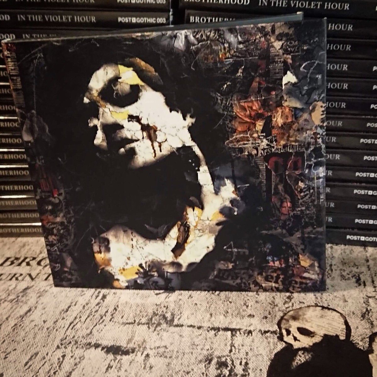 BROTHERHOOD_swe's tweet photo. 🖤 ”In The Violet Hour” - new album out now. Available at all streaming services, digital download, CD and vinyl. 

Stay goth, play loud! 🎶

Order your vinyl or CD: https://t.co/YpsYZoyO8f https://t.co/V3RWrhIRuL