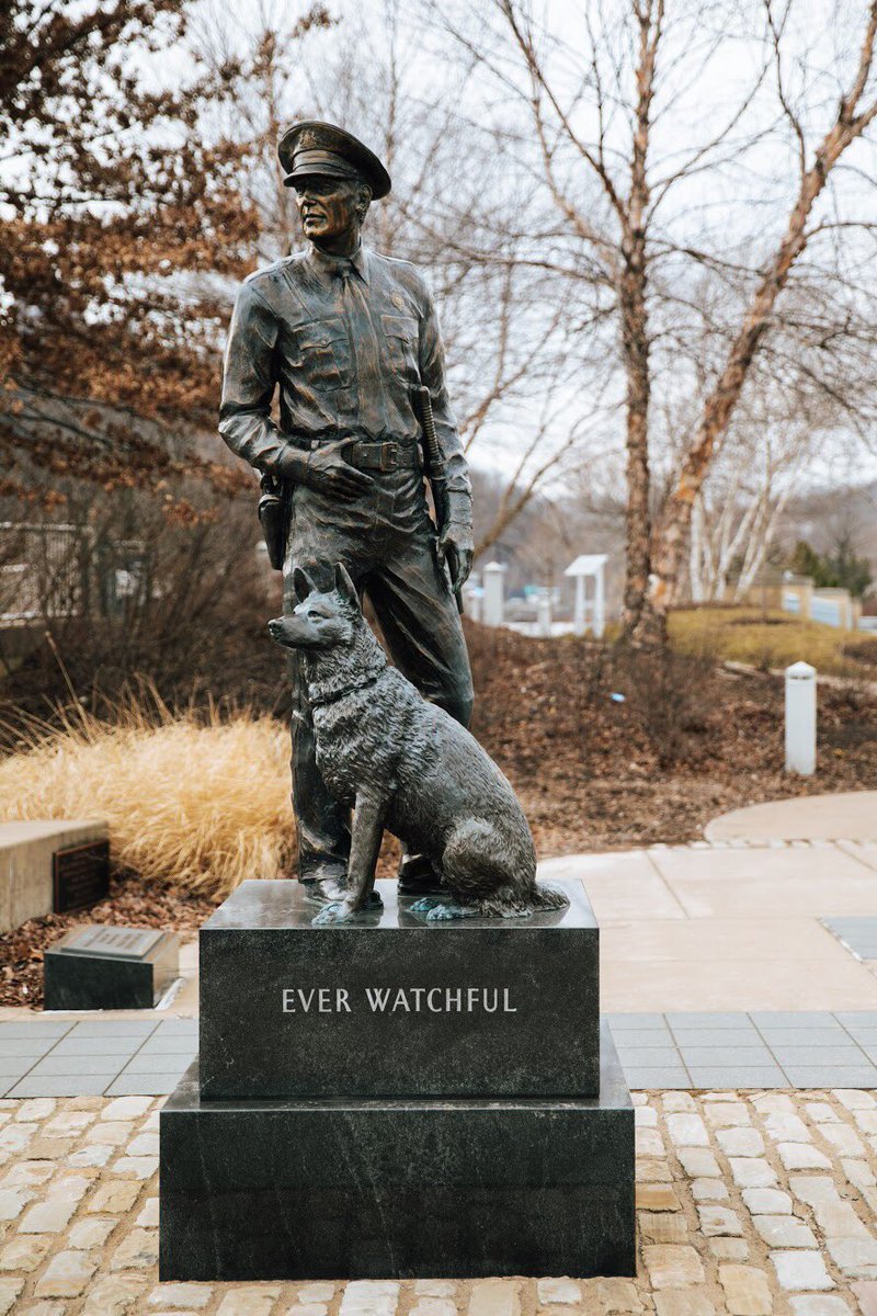 pittsburgh365's tweet photo. The Law Enforcement Officers Memorial on Three Rivers Heritage Trail
#pittsburgh365 https://t.co/xQf5SKO0Cd