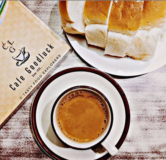 ExplorersFood's tweet image. Good Luck Cafe is a popular Irani cafe-restaurant on the FC Road, Pune. The cafe is most famous for it bun maska/bun omelette and Iranian tea among the other dishes. The cafe is a popular hang out place.
#pune #indianfood #indianfoodbloggers  #indianfoodie #Food #foodgasm #fun