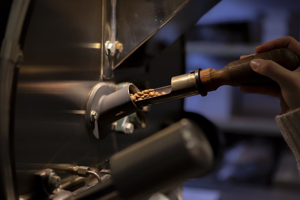 olfactorycoffee's tweet photo. Consistency is key. The beans are checked during the roast to ensure that the whole batch is uniform and correct.

#olfactorycoffee #coffeeroasters #roaster #Diedrich #coffee_inst #coffee_time #coffeelocal #coffeecoffeecoffee #coffees #coffeevibes #espressohit #artisancoffee https://t.co/MpQ8KZ96cM