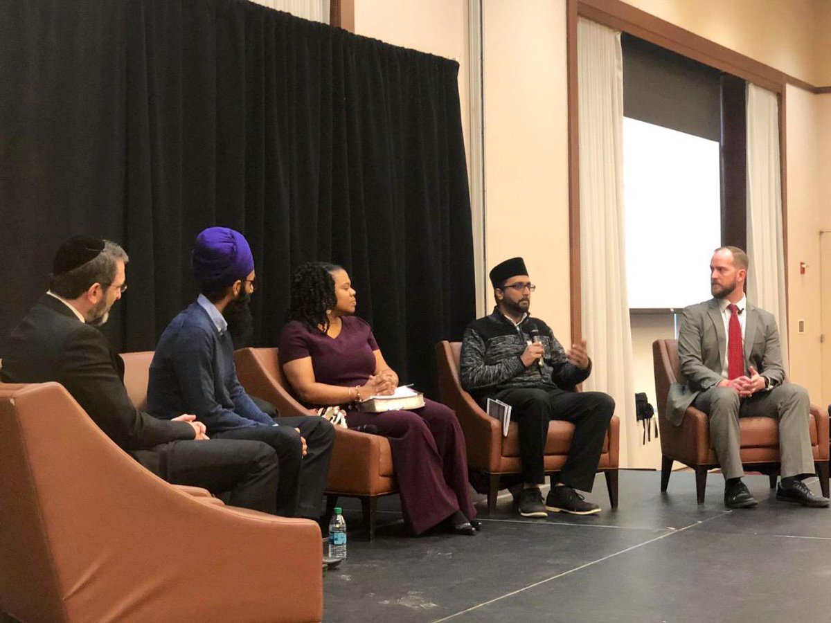 muslimyouthorg's tweet photo. Interfaith program at St John University in New York City.
@ehmk2k representing #TrueIslam giving a talk and answering questions
#MeetAMuslim
#AskAnImam https://t.co/FJsNLndzx7