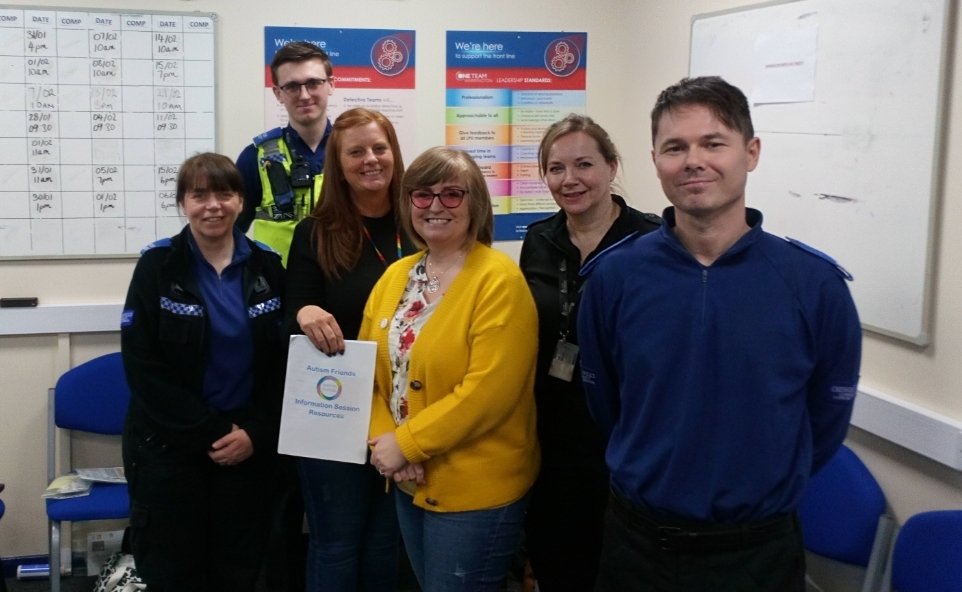 WarringtonAuti2's tweet photo. Spreading awareness with Warrington Police.  #autismfriends@Warrington https://t.co/bWV8sywVnr