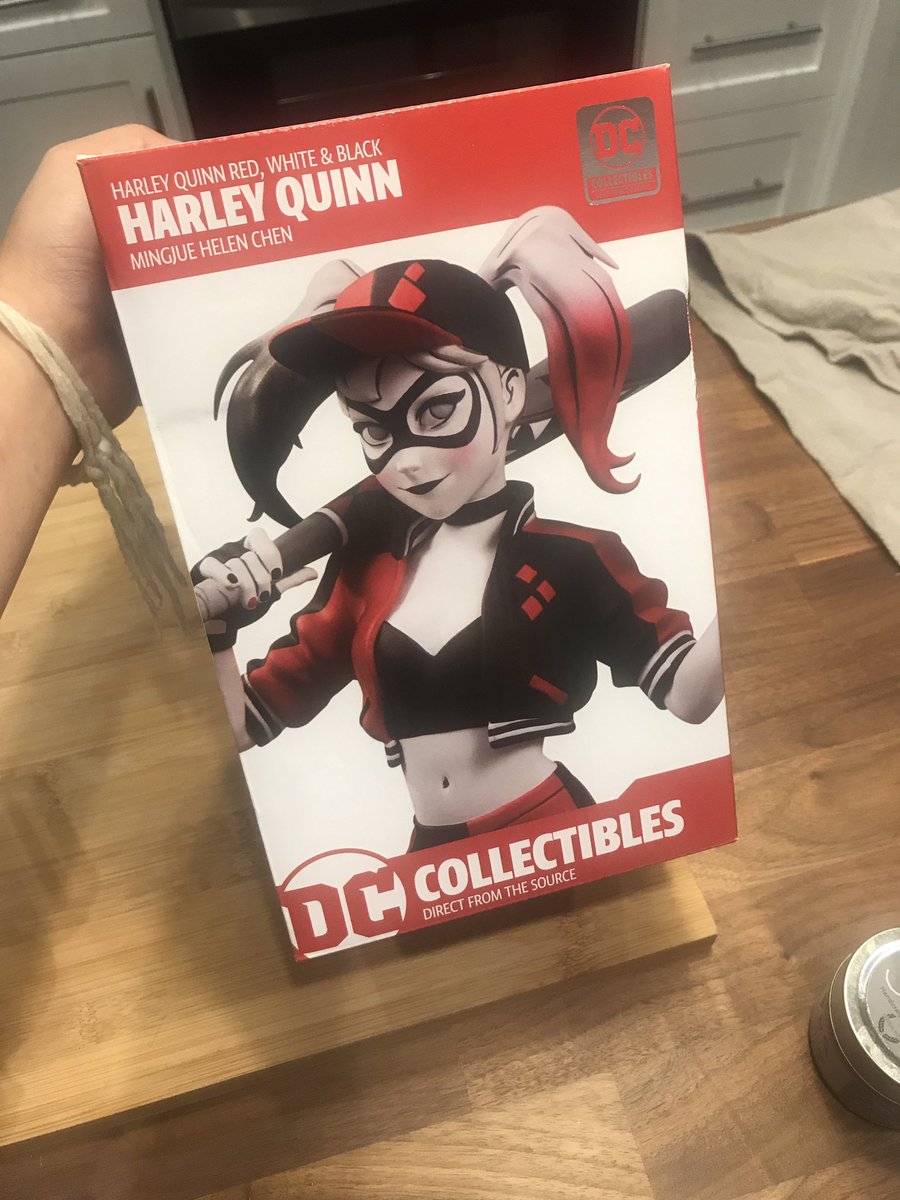 MingjueChen's tweet photo. ✨She’s here!!!!✨My Harley figure!!!😭😭😭😭 I got a few extra, so I’m going to do a giveaway with this one! RT and like for a chance to win this unopened one! https://t.co/I2xcAqwbNy