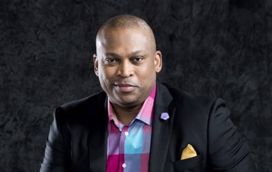TandoManana's tweet photo. Sending out a special HAPPY BIRTHDAY to @robertmarawa  Im Proud to have stood strong with you,
shoulder to shoulder till now in what we truly believe our sport should be. A true SA Sport patriot and role model to many. Happy Birthday Pa and many many more.🎂🎈🎉 👏🙏🍾🍾🍾🍾🍾🍾 https://t.co/mOT0XdHztn