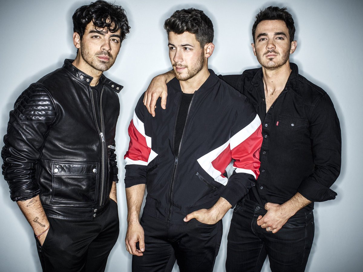 jbrosnews's tweet photo. 📸 New promotional photos of the #JonasBrothers! 💥 https://t.co/KxPPTcc1hV