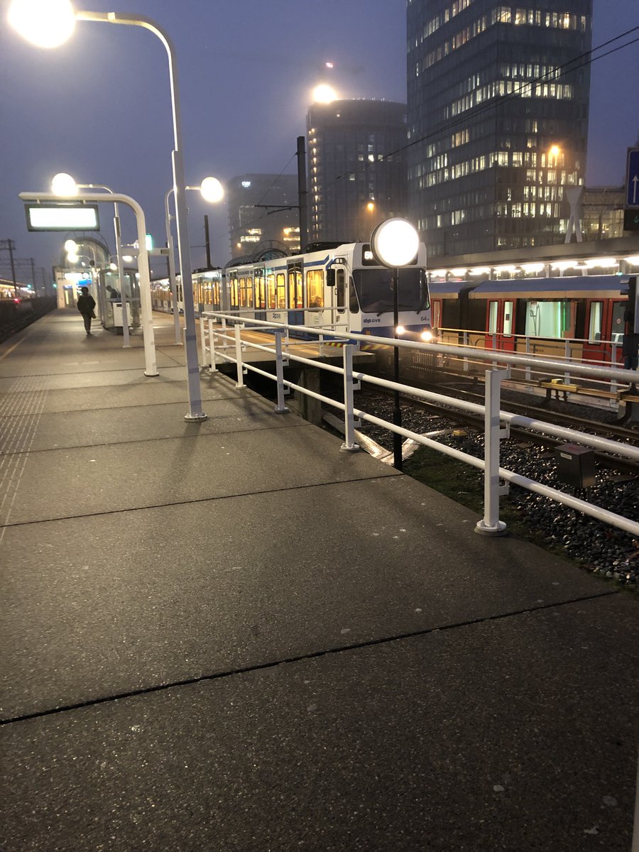LvAPictures's tweet photo. Einde van een tijdperk... Zojuisr laatste rit met #metro51 #tram51 gehad vanuit huis #Amstelveen naar Amsterdam Zuid ivm werk.. 😞 Man wat voelt dit raar. https://t.co/vi6gcMcD3a