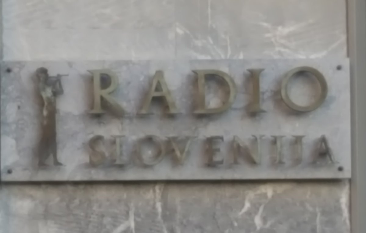 Slika je še malo meglena, ampak tu sem. Doma. 📻 <a href="/Val202/">Val 202</a> <a href="/radioPrvi/">Prvi program Radia Slovenija</a> <a href="/programArs/">Program Ars</a> <a href="/Radio_Si/">Radio Si</a> <a href="/RadioMaribor/">Radio Maribor</a> <a href="/RadioKoper/">Radio Koper</a> Se veselim! 🎤 12 let odgovorni urednik, zdaj zaganjam kot direktor 🎧