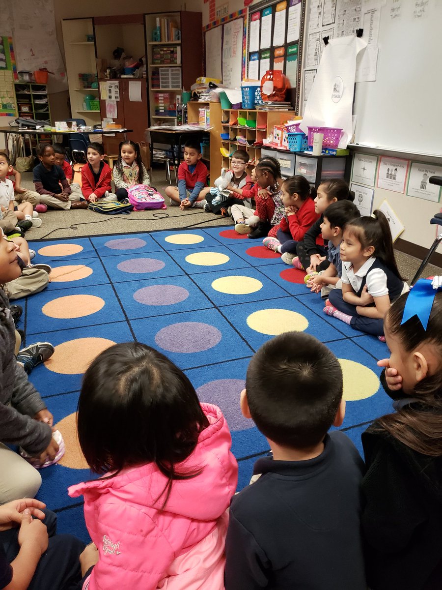 MsSharp3's tweet photo. Community Circles don't always have to be a single class, sometimes we just need more friends to hear what we have to say @RPracticesEdu @kennedycougs #ittakesteamwork #makinglearningpersonal #modelingishowwelearn https://t.co/cOWWURUq39