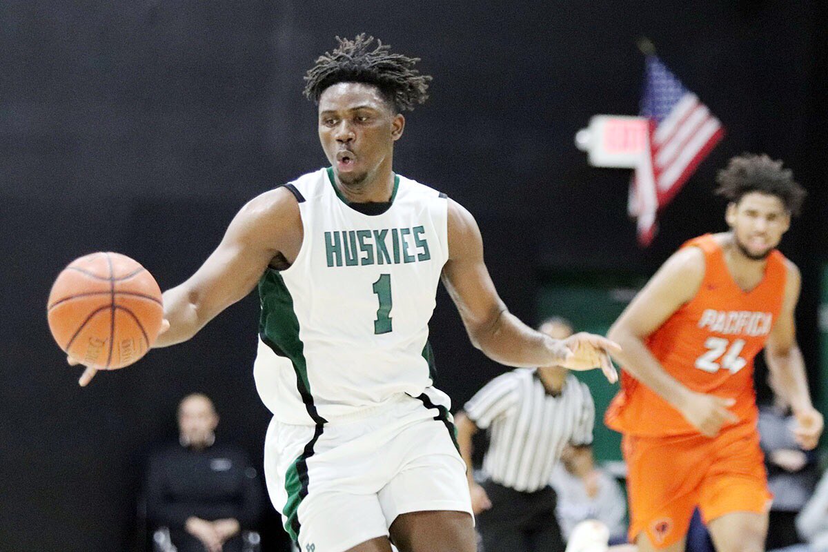 Snapshots for <a href="/OCSportsZone/">OC Sports Zone</a> 📸 of Thursday night’s <a href="/CIFState/">CIF State</a> Division 3 Regional Basketball 🏀 Playoffs game between the visiting <a href="/pacificaocHOOPS/">Pacifica Christian Hoops</a> and <a href="/FairmontPrep/">Fairmont Prep</a>. The Huskies put together a solid fourth quarter performance to defeat the Tritons 63-51. ocsportszone.com/fairmont-prep-…