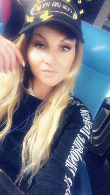 Dans le 🚉 direction ➡️ #Bruxelles pour le Festival International de l&rsquo;&eacute;rotisme 🤗  Mes ch&eacute;ris retrouv&eacute;<a href="/tag/bruxelles"class="tags">#Bruxelles</a>