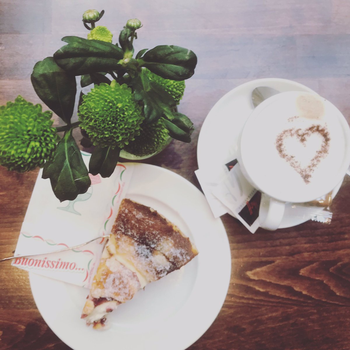 CafeSchlosser's tweet photo. Wir nennen es die gemütliche Kaffeepause im Café Schlosser 😋#käsekuchen #cappuccino #kaffeemitherz #café #cafe #eiscafé #konditorei #tee #kaffee #kuchen #torten #frühstück #mittagessen #eisbecher #fruchteis #milcheis #coffeetogo #durst #speyer #dom #maximilianstrasse #backblog https://t.co/55Jil30kpw