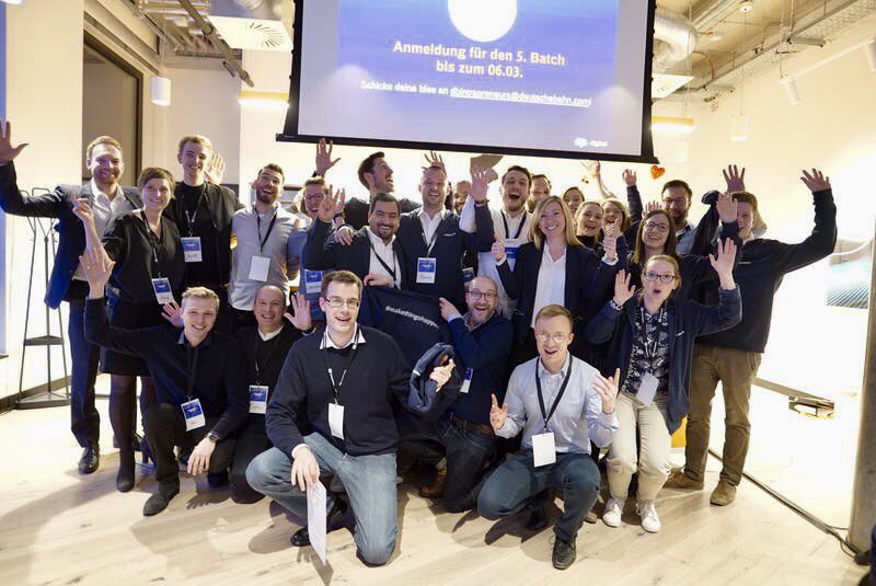 ManuelGerres's tweet photo. Ein Klasse Abend für den #Gründergeist bei der DB. Die Teams unseres #DBIntrapreneurs Programmes stellten sich gestern der Jury. Herzlichen Dank an das ganze Team und unsere Partner, die die Innovationskraft unserer Kolleginnen und Kollegen immer wieder aufs neue heben. 🚀💪🏽 https://t.co/cuw0AbxIsm