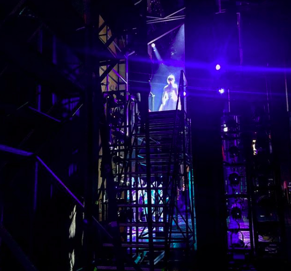 On the balcony of the Casa Rosada...heading into our final weekend at the <a href="/ArtsCentreMelb/">Arts Centre Melbourne</a> 🎙🇦🇷 #EVITAinAus