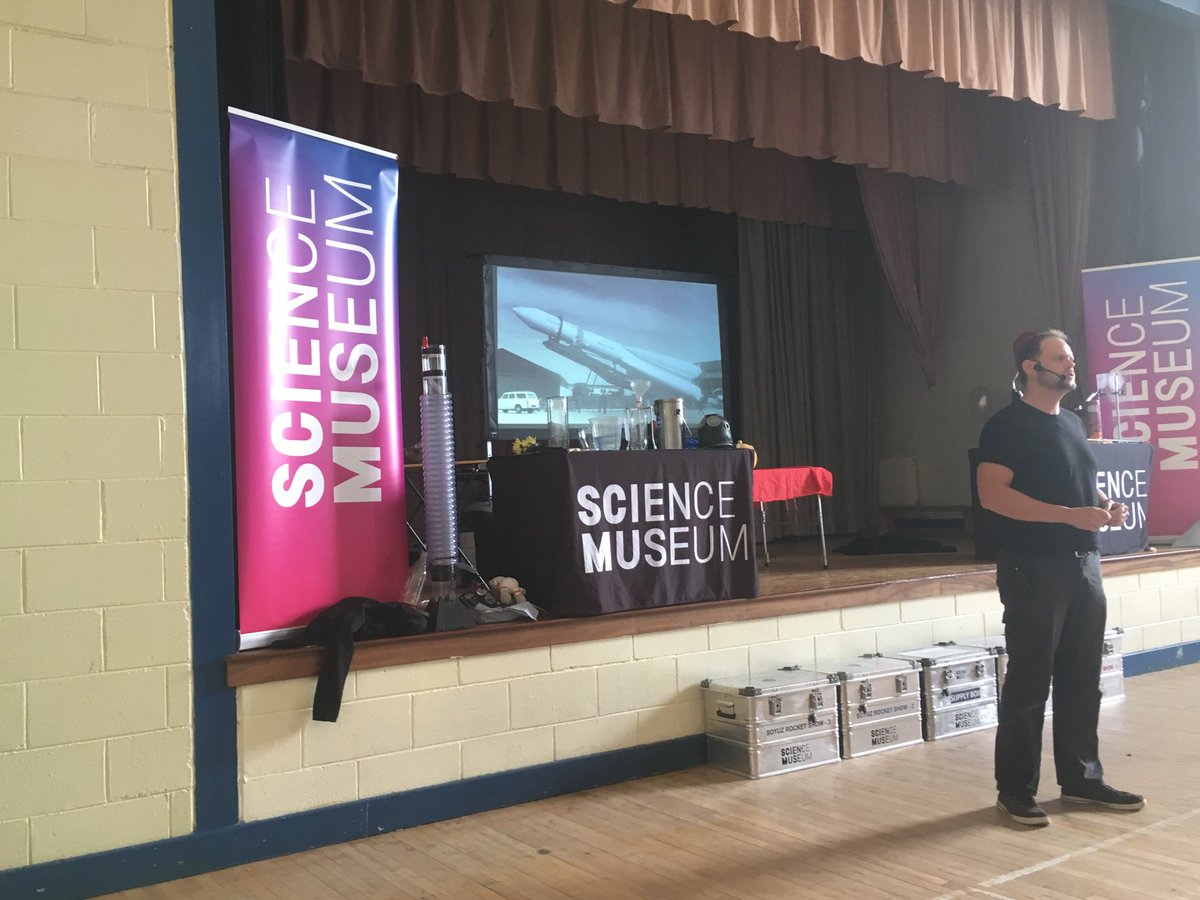 MaloneMaths's tweet photo. Loving Friday afternoon ⁦@MaloneCollege⁩! Thanks to ⁦@ScienceMalone⁩ for providing such a fantastic event! All maths #newtonslawsrock https://t.co/0RykK0ofg5