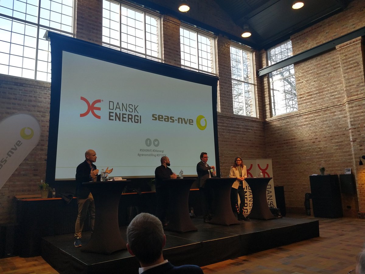LeneFloris's tweet photo. Nødvendig debat om grøn omstilling og energi hos #seasnve #danskenergi #ep19dk #dkpol  foregår i den historiske maskinhal tegnet af Ivar Bentsen #1913 #bedrebyggeskik https://t.co/Q8Q7JMFThe