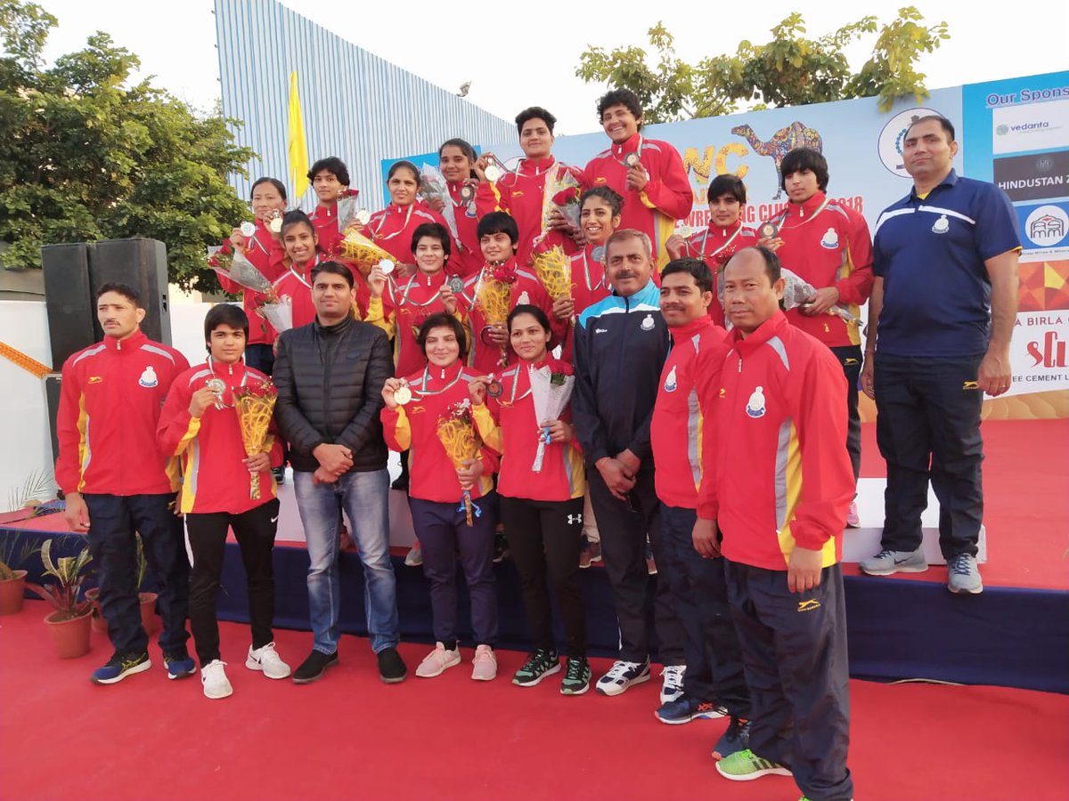renukamishra67's tweet photo. Immensely proud of @DGSSB Women's wrestling team who lifted the trophy at the 67th All India Police Wrestling Cluster C'ship at Jaipur from 27Feb-3March with 17 medals
Gold-4
Silver-5
Bronze-8
#SSBRocks🤘
#CreatingBrandSSB
The men have only just begun 😊 with 1gold and 1silver. https://t.co/GPDE8zmntI