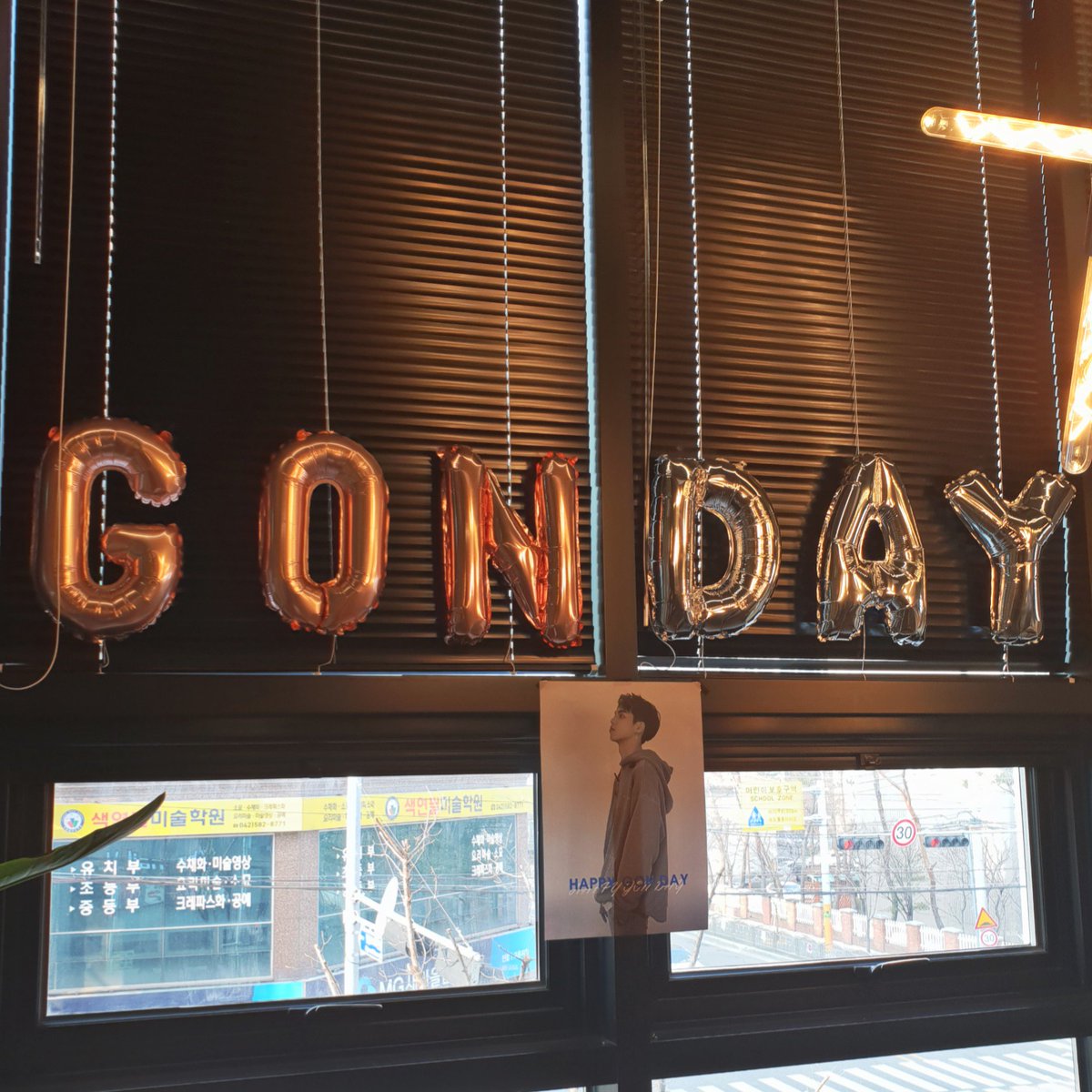 DayofGON_305's tweet photo. 💙HAPPY GON DAY💙

2일 내일부터 대전 더블앤커피에서 컵홀더 이벤트가 진행됩니다!_! 
많이 방문해주세용💕

#이병곤 #LEEBYOUNGGON 
#HAPPYGONDAY 
#더_밝을_너의_내일을_기다릴게 https://t.co/NLrLkUYpmh