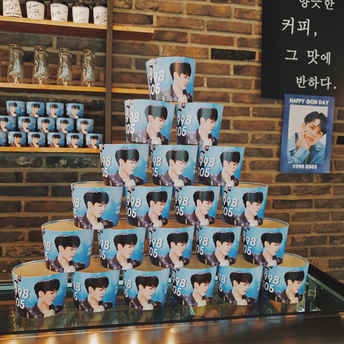 DayofGON_305's tweet photo. 💙HAPPY GON DAY💙

2일 내일부터 대전 더블앤커피에서 컵홀더 이벤트가 진행됩니다!_! 
많이 방문해주세용💕

#이병곤 #LEEBYOUNGGON 
#HAPPYGONDAY 
#더_밝을_너의_내일을_기다릴게 https://t.co/NLrLkUYpmh