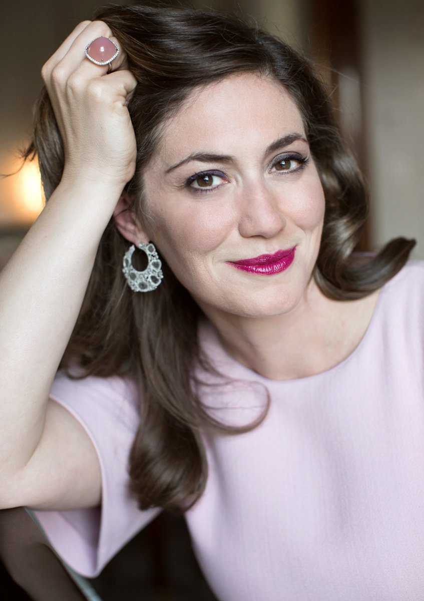 DesignCentreCH's tweet photo. Join interior designer Henrietta Spencer-Churchill, @PeacockHome of @PeacockHomeLnd &amp; award-winning sculptor @davidharber along with @GalerieMag editor in chief Jacqueline Terrebonne, for a lively discussion. Fri 15 March at #LDW19AtDCCH - Book tickets https://t.co/ha6pnWGPSx https://t.co/5wjrvEH4QG