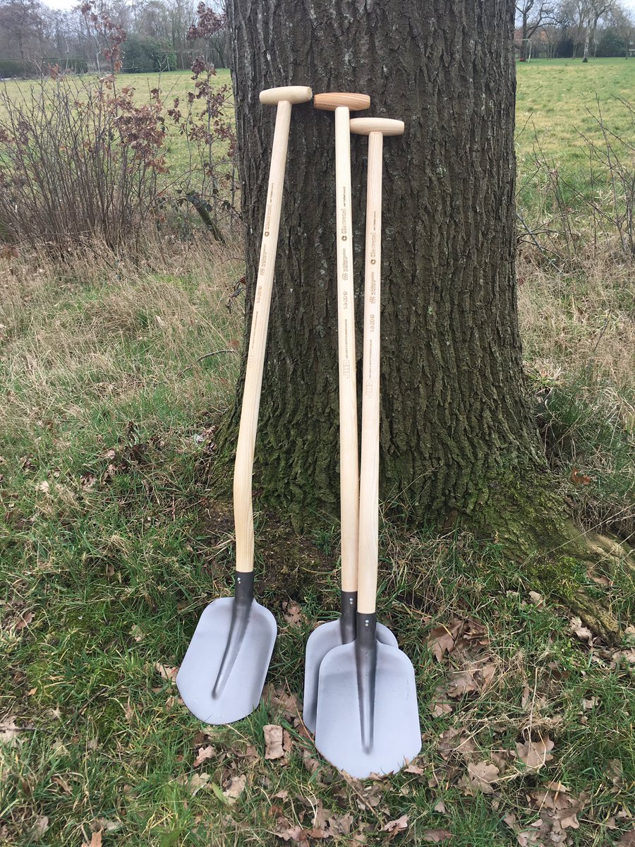 AukePiet's tweet photo. En de eerste schep gaat de grond in! #glasvezel in @achtkarspelen https://t.co/ci3MSL4Oea