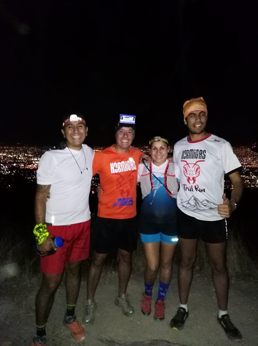 jmanuelm3x23's tweet photo. La noche de anoche se corrió cerro en Bugambilias y se estrenó ruta para mi, wooow padrísima 
#YoElegiCorrer 
#YTuLimiteDondeEsta
#ElNaranjaEsMiColor
#MarathonRunner
#TodosSomosHormigas
#DeSangreNaranja
#LoveRunSmile 
#CorrerMeHaEnseñado 
@omicrongs @Training_10K https://t.co/kREyhmdQgg