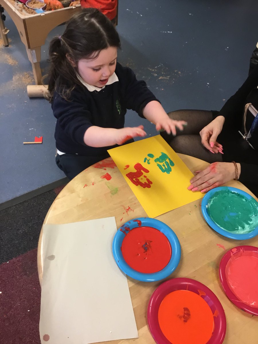TreeTotsLTPA's tweet photo. 🦋 Creating daffodil and butterfly pictures 🌼 #creativity https://t.co/XDngFuJ5Bv