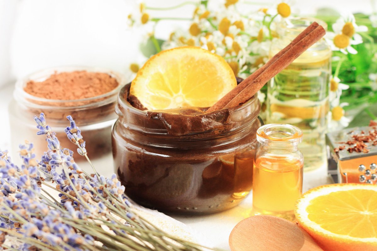 SheagoCosmetics's tweet photo. Orange. High in Vitamin C, it is a natural astringent and anti-fungal. Aromatically used to energize and invigorate, it is also a natural mood enhancer giving you a happy feeling. Using essential oils effectively to invigorate the skin as well as the spirit is our business... https://t.co/O4L8hmEjWi
