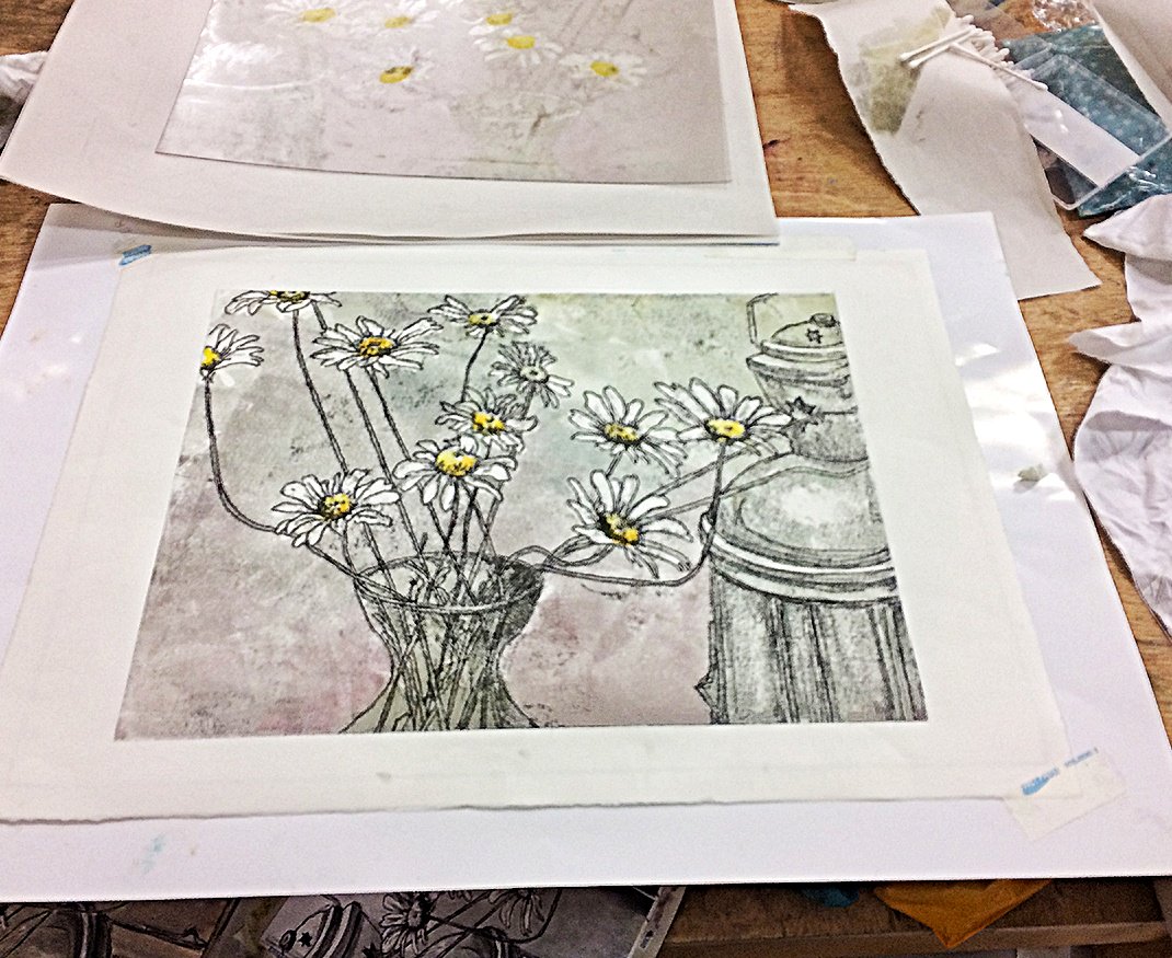 VicWorksStudios's tweet photo. Hello March! Looking forward to mosaics, mono printing and jewellery making in Studio 21 this month. #FridayFeeling #creativetimeout #craftworkshops https://t.co/xfAXQmNq8k