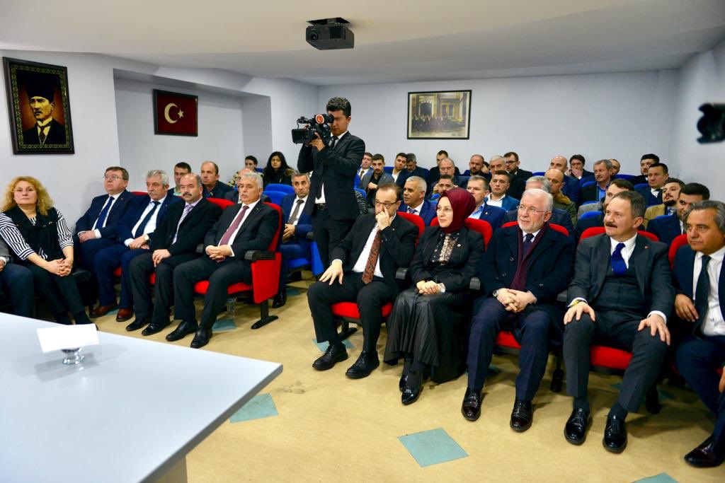 TBMMresmi's tweet photo. TBMM Başkanı Şentop, Tekirdağ Esnaf ve Sanatkarlar Odaları Birligi Başkanı Sami Kayın ve yönetimiyle bir araya geldi. https://t.co/9ZZu0vau5G
