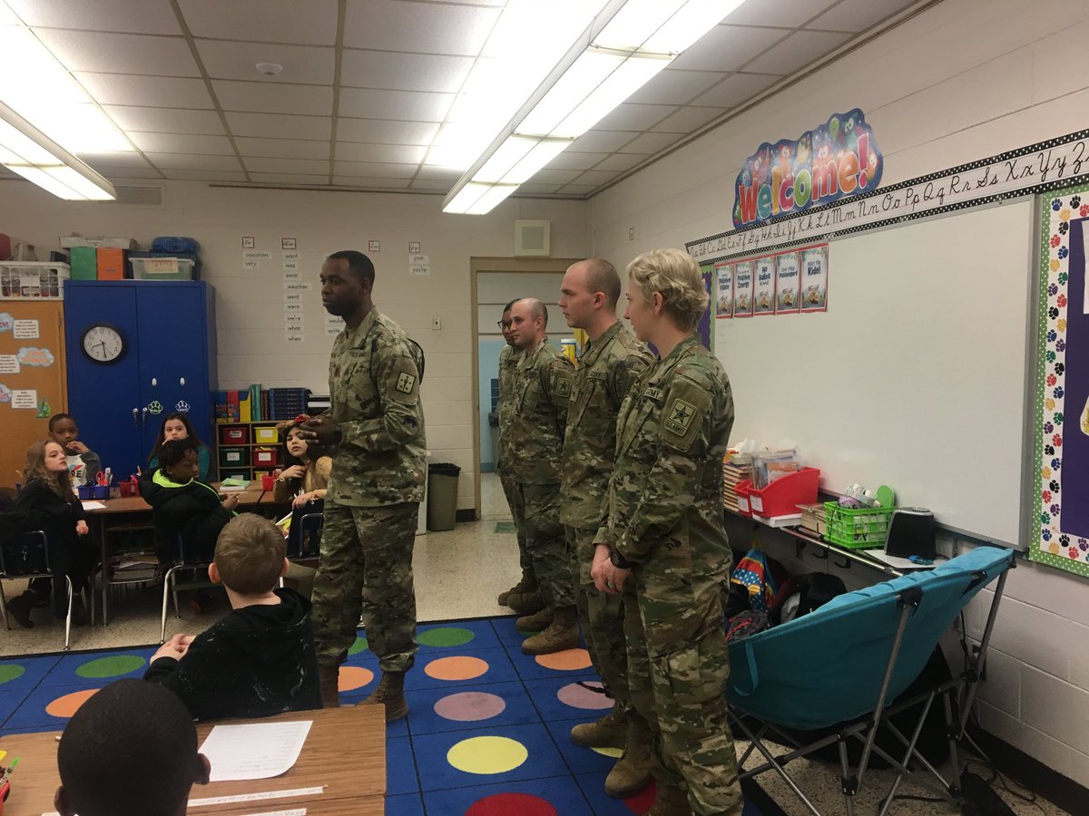 LlewellynCandy's tweet photo. Excited to welcome our soldiers from Ft.Lee this morning! Thank you for your service!! ⁦@CHPSK12⁩ #colonialpride https://t.co/mEy9azAssb