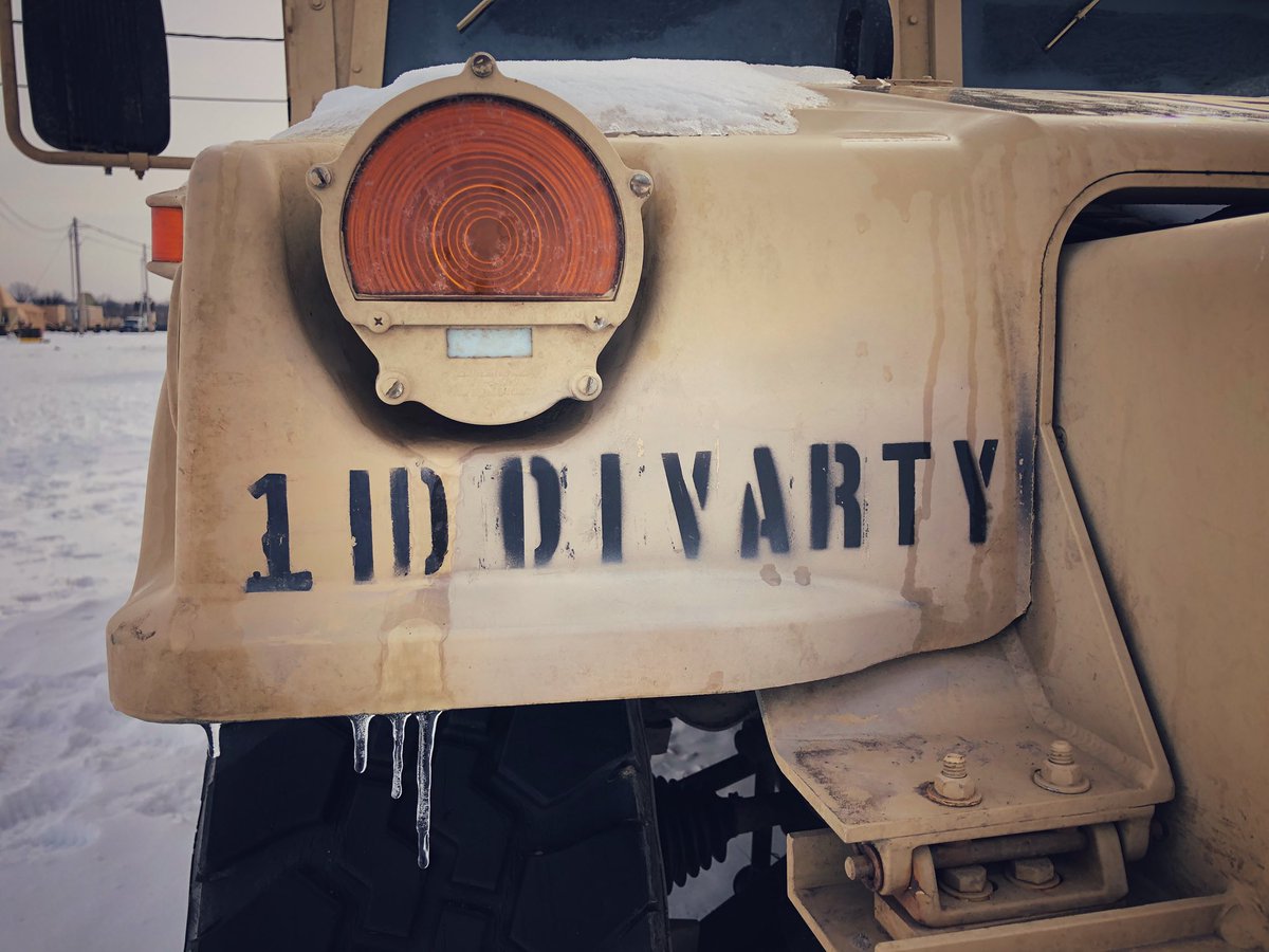 176Bty's tweet photo. It’s been great working with 1(US)ID over the last 2 weeks on CPX2 in preparation for Ex WARFIGHTER - seeing how the US Army fights its Divisional Artillery within the Deep #BigRedOne #DutyFirst #DivArty #DivFires #AbuSpirit #Readiness #OneRegiment #Ubique #IronDivision 🚀🚀💥💥 https://t.co/SSJEhdtsYL