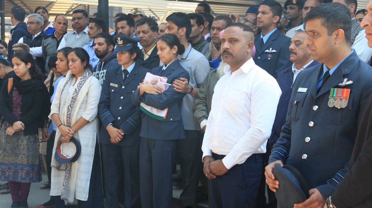 ANI's tweet photo. Squadron Leader Siddharth Vashisht who was the pilot of the Mi-17 helicopter that crashed in Budgam,J&amp;K on February 27 was cremated in Chandigarh earlier today. (In pic 1: his wife Squadron Leader Aarti Singh holding the folded tricolour) https://t.co/ShIBfpyBL3