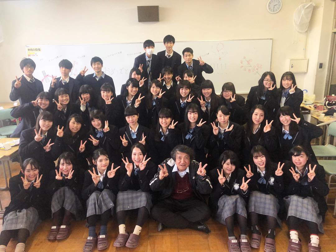 m00___96's tweet photo. 2/28 卒業式🌸

芦間に来てみんなに出会えて最高の日々を過ごせてよかった😢😢😢♥️

世界一の思い出をありがとう！！！ https://t.co/tdToB5oLEA