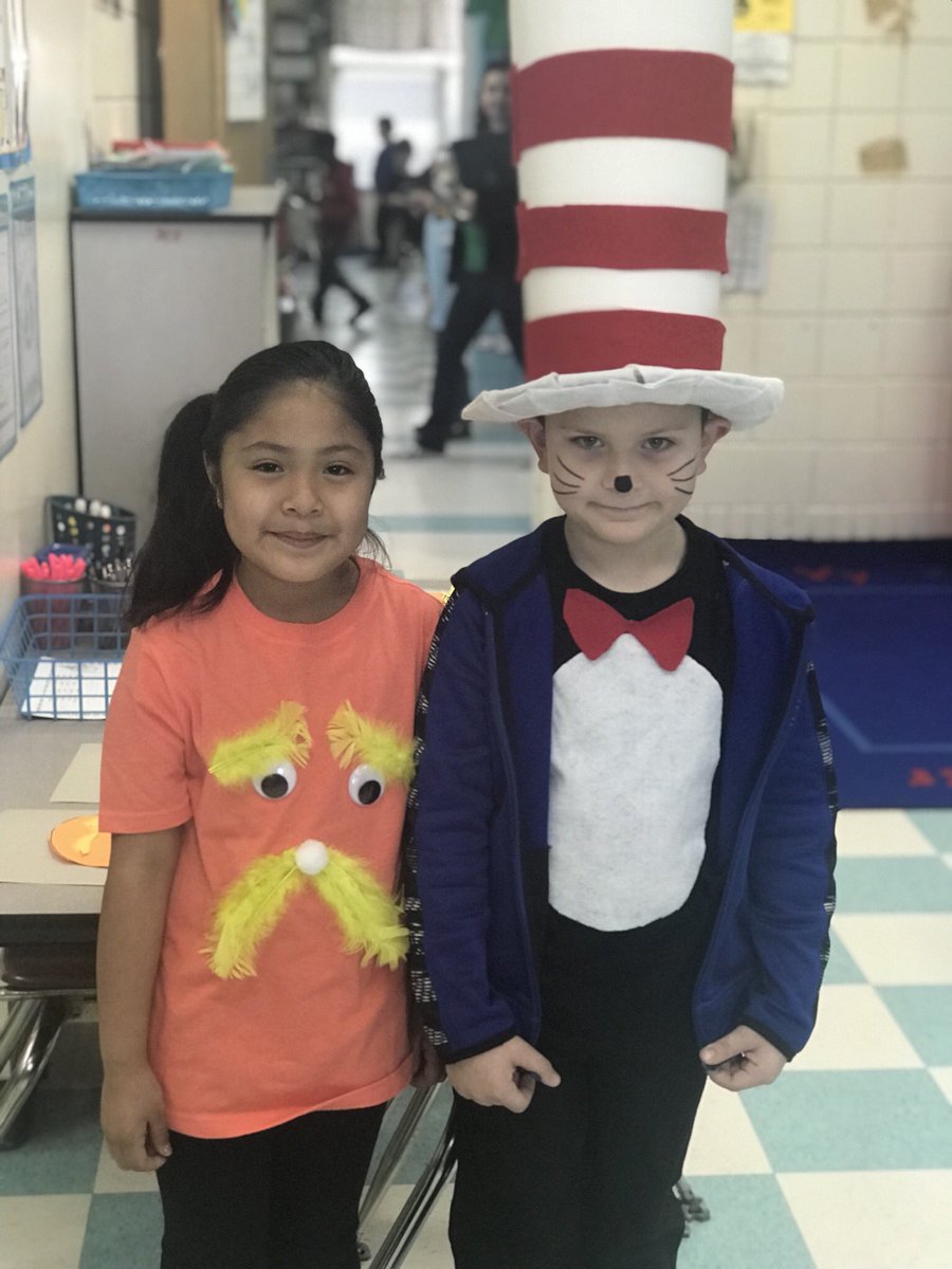 MissHardin2's tweet photo. #DrSeussDay #ReadAcrossAmericaDay https://t.co/uTbV9UY5Rt
