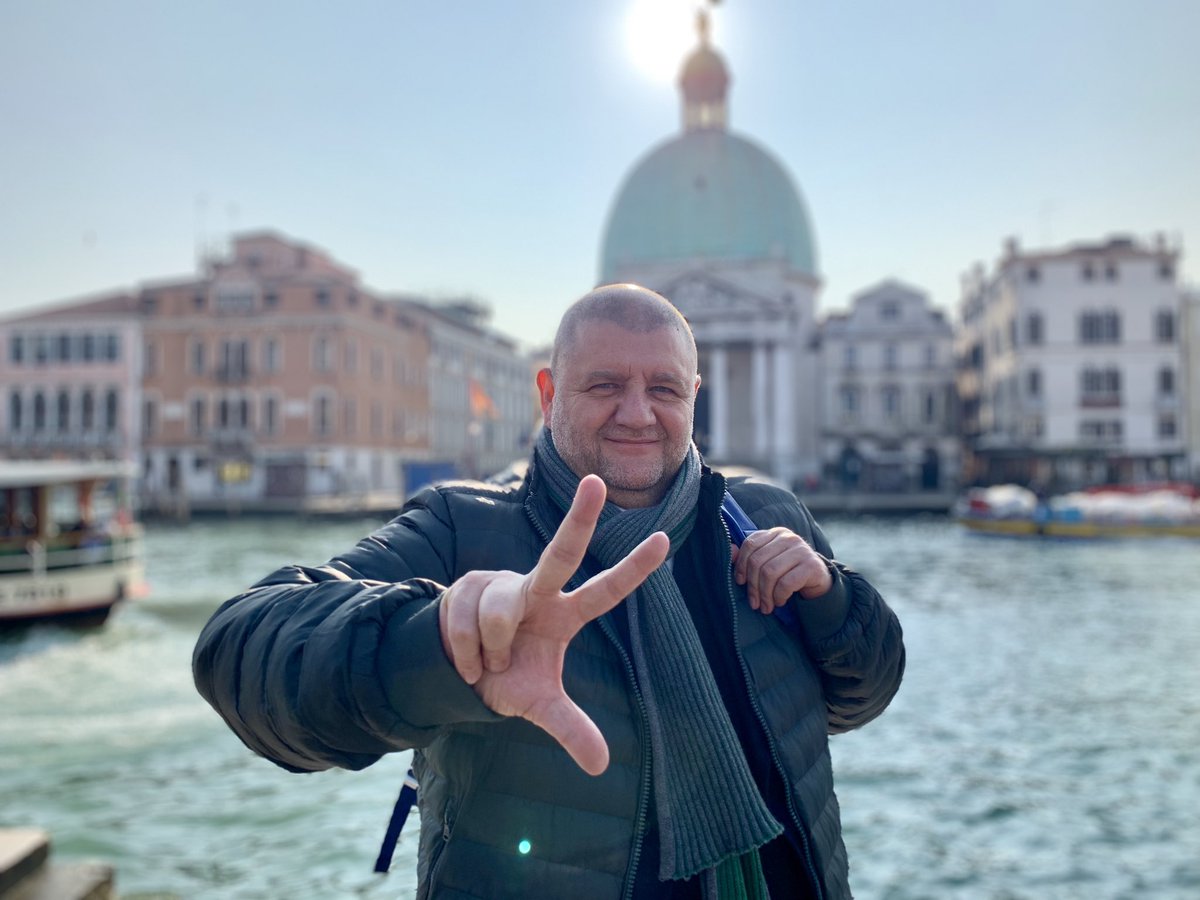 roberto_marcato's tweet photo. 😊 Prima de tacare i incontri a Venesia vojo augurare a tuti i Veneti BON CAO DE ANO 💚 #caodeano #Veneto #Venezia #SerenissimaRepubblica #radici #storia https://t.co/flJZg8D0Kf