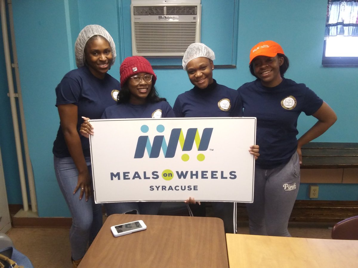 MOWSyracuse's tweet photo. @MOWSyracuse thanks @CuseNAACP for volunteering in our kitchen today. Thanks for your support. #letsdolunch #community #mealsonwheelsofsyracuse https://t.co/XT2XqL22KI