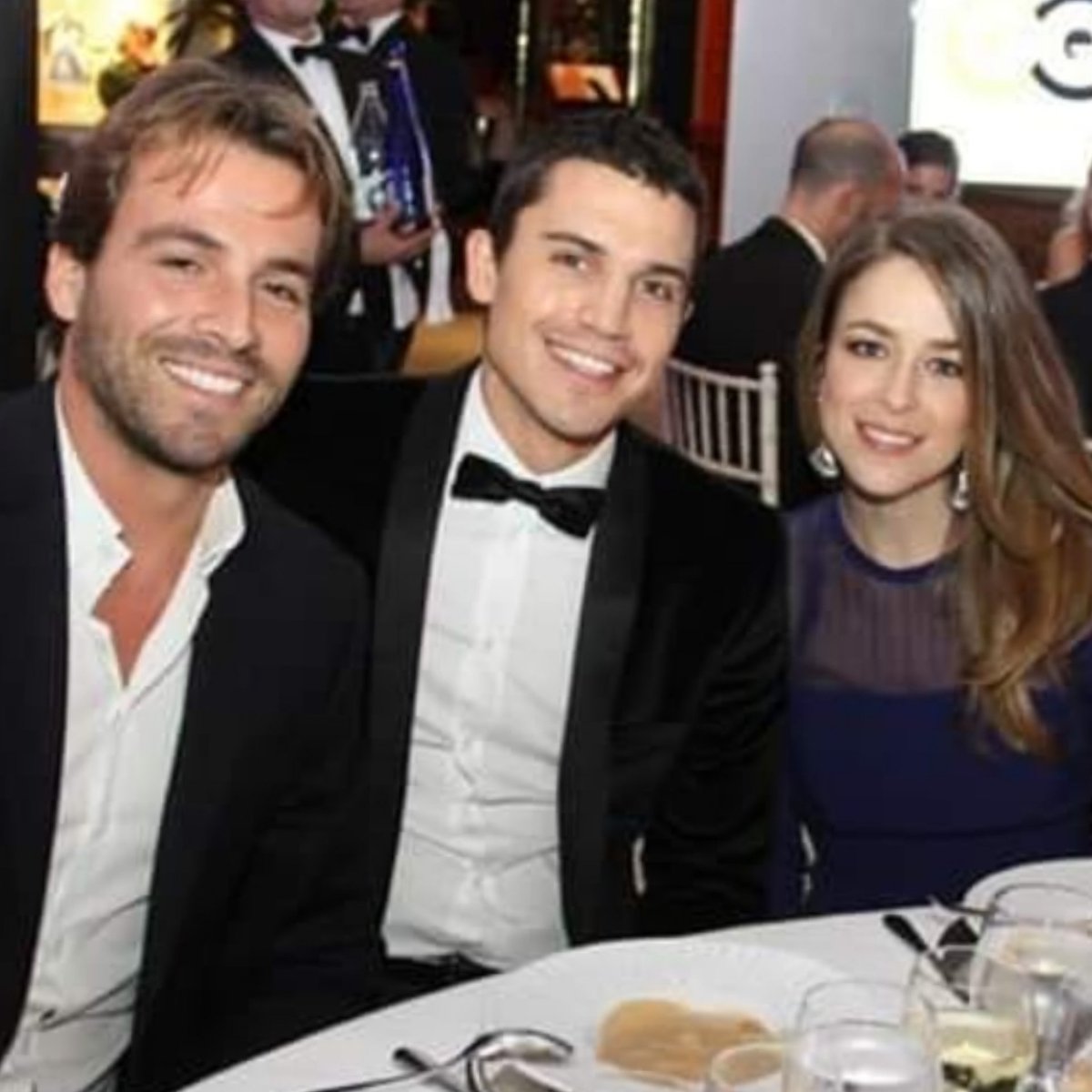 alexgonzpersemp's tweet photo. Le bellezze.. @alexgonzalezact #ROGERLACACI #SILVIABASCAL #alexgonzalez https://t.co/IqzhqCWZbr