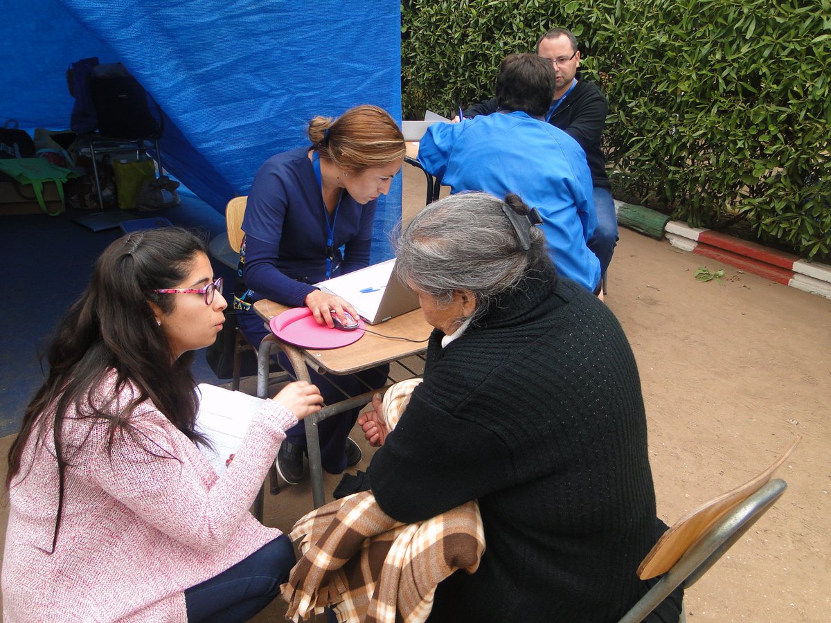 saludcuracavi's tweet photo. Con alta presencia de adultos mayores, se realizó el operativo #EMPAM en las actividades que tenían con la Municipalidad de Curacaví en el #Quisco.  Estuvieron presentes  autoridades de la comuna y del Director (s) de nuestro Hospital, el Dr. Francisco Muñoz. https://t.co/cczVbxxnRO