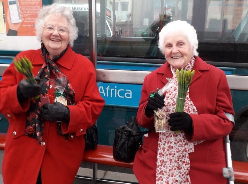 Welsh cakes – who doesn’t love them? Whether you enjoy them with a cup of tea, or as a cheeky treat, they’re always a winner! We’ve given away freshly made Welsh cakes from <a href="/ElephantandBun/">Elephant & Bun Deli</a> to some of our lucky passengers today. Share your Welsh cake pics with us! #stdavidsday