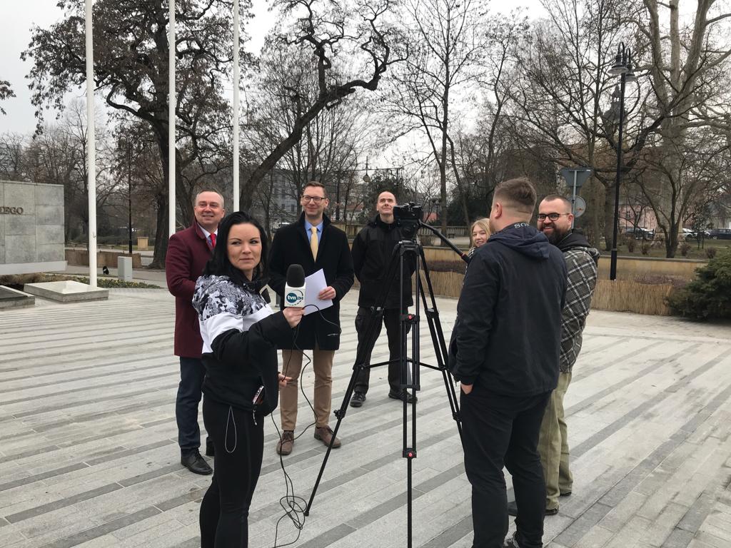 PawelKampa's tweet photo. Prezentacja jednogłośnej rekomendacji opolskiego @sldpoland na listę @KEuropejska okręg opolsko-dolnośląski: Dr n.ekon. @wozniak_piotr https://t.co/dxww1n46l0