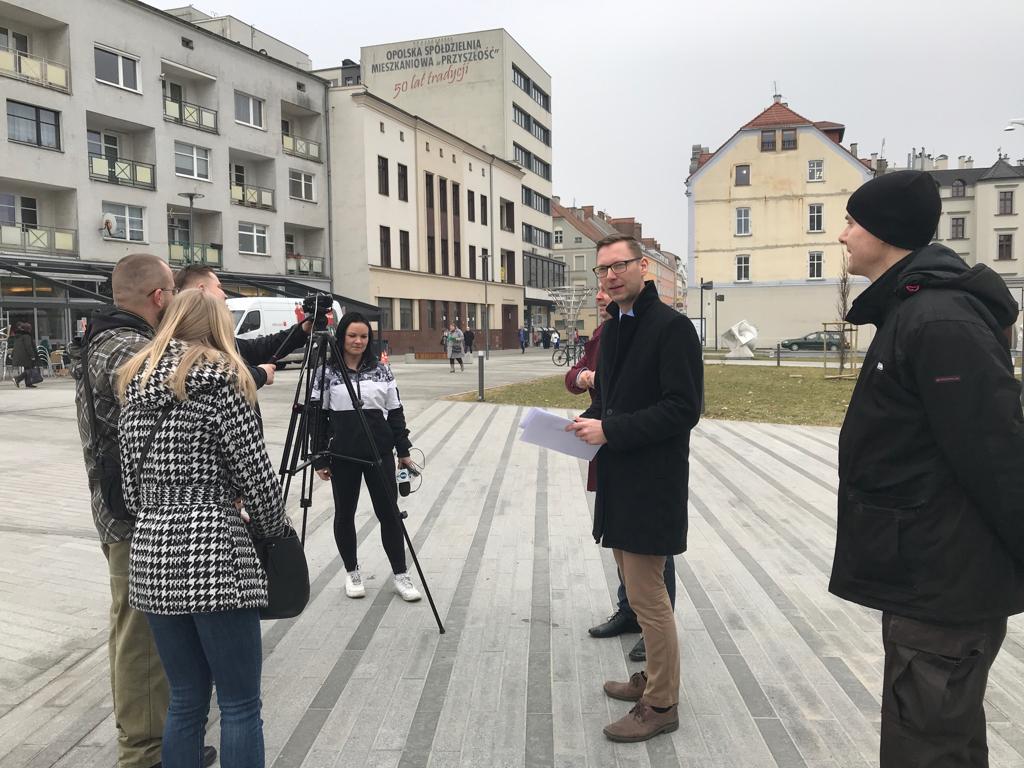 PawelKampa's tweet photo. Prezentacja jednogłośnej rekomendacji opolskiego @sldpoland na listę @KEuropejska okręg opolsko-dolnośląski: Dr n.ekon. @wozniak_piotr https://t.co/dxww1n46l0