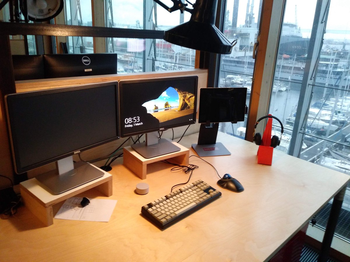 massimoprota's tweet photo. โค๏ธ my new workplace. #devlife #msdev #amsterdampoort #ndsm #surfacepro6 #positivevibration2 #houseofmarley https://t.co/3MYXgtnwrU