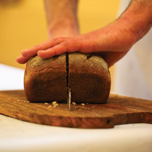 RMC_Books's tweet image. Classic loaf. From Staff of Life by Simon @realArtisan shar.es/amuC29 #nationalbreadweek