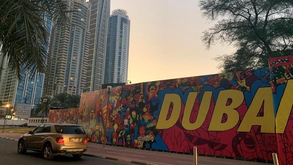 TrendimArabGolf's tweet photo. In #Dubai #Media City erscheint ein riesiges neues #Wandgemälde. Media City ist bereits ein lebendiger Teil von Dubai strahlend mit #Kreativen, #Festivals und #Konzerten sowie Print-, Digital- und Rundfunkunternehmen. https://t.co/8qdJb7g2xu