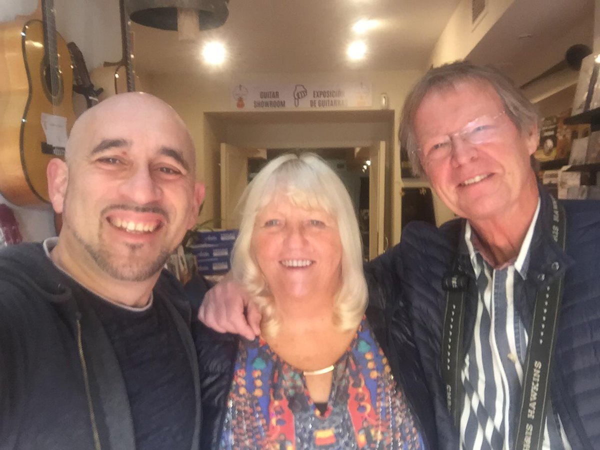 Iris &amp; Chris de Reino Unido visitan Ronda Guitar House y disfrutan del concierto de guitarra española. Contentos siempre de recibir personas sensibles a nuestra música y nuestra cultura.

#Ronda #Guitarra #Guitar